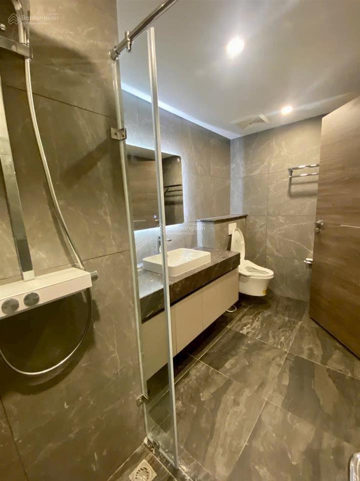 Sunshine diamond cho thuê 2pn 2wc +1kho 135m2 ntcb chỉ 15 triệu free phí quản lý