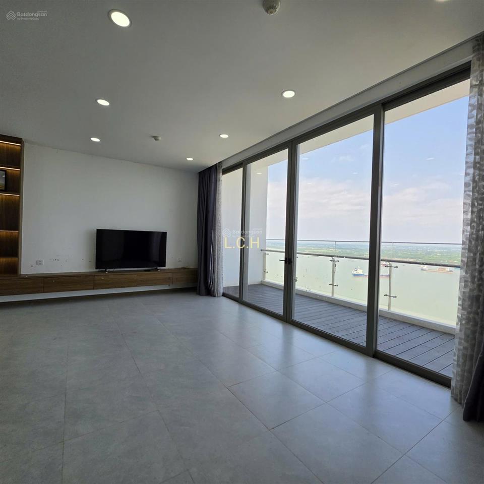 Sky89 cho thuê gấp penthouse 3pn2wc 156m2 đầy đủ nội thất giá thuê chỉ 38 triệu