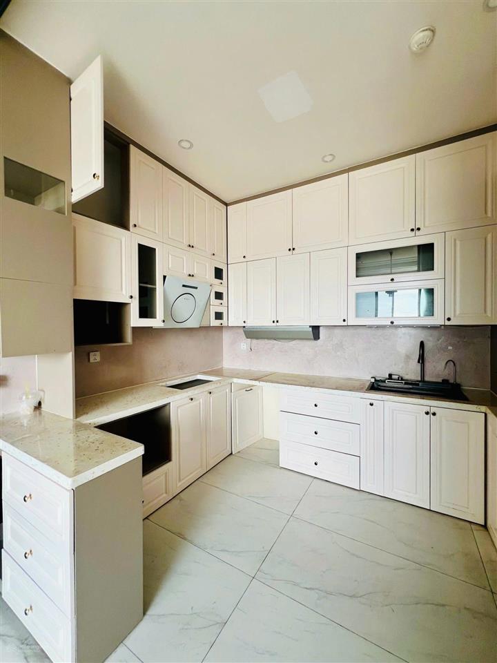 Penthouse 4pn 3wc 175m2 tại river panorama nội thất cơ bản giá chỉ 30 triệu/tháng