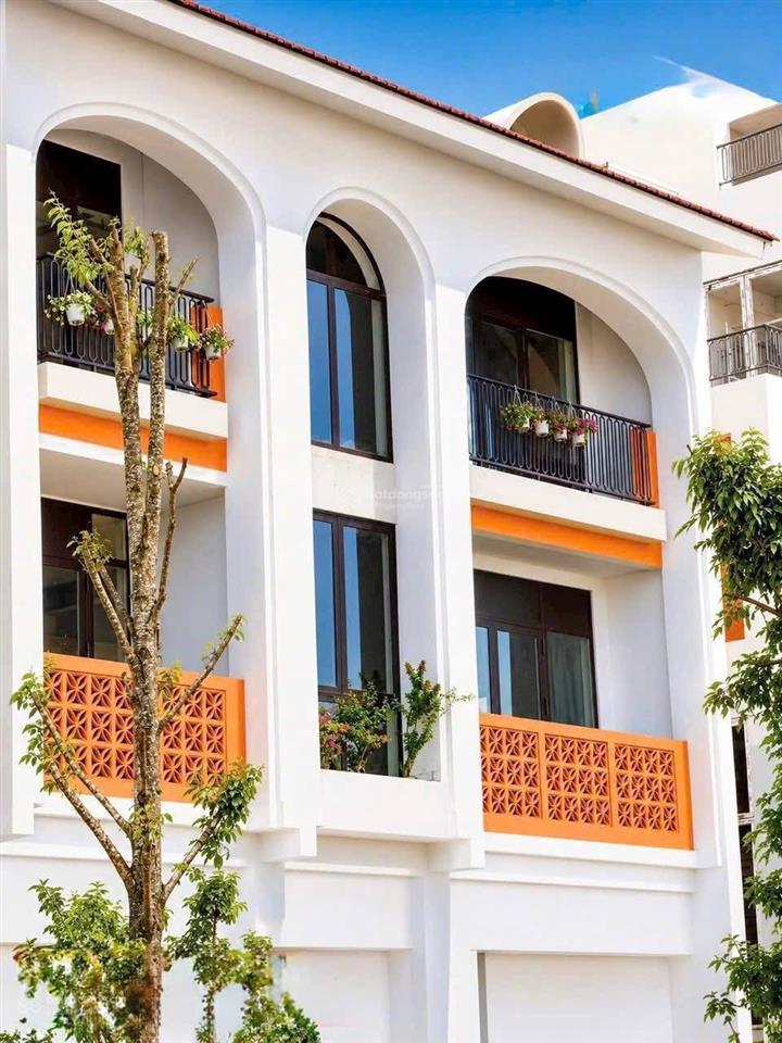 Căn nhà liền kề hướng đông bắc trục đường d3 charmora city  vị trí đẹp giá tốt