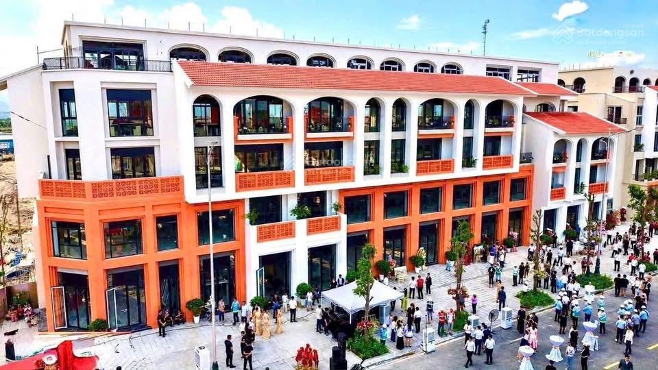 Căn nhà liền kề hướng đông bắc trục đường d3 charmora city  vị trí đẹp giá tốt
