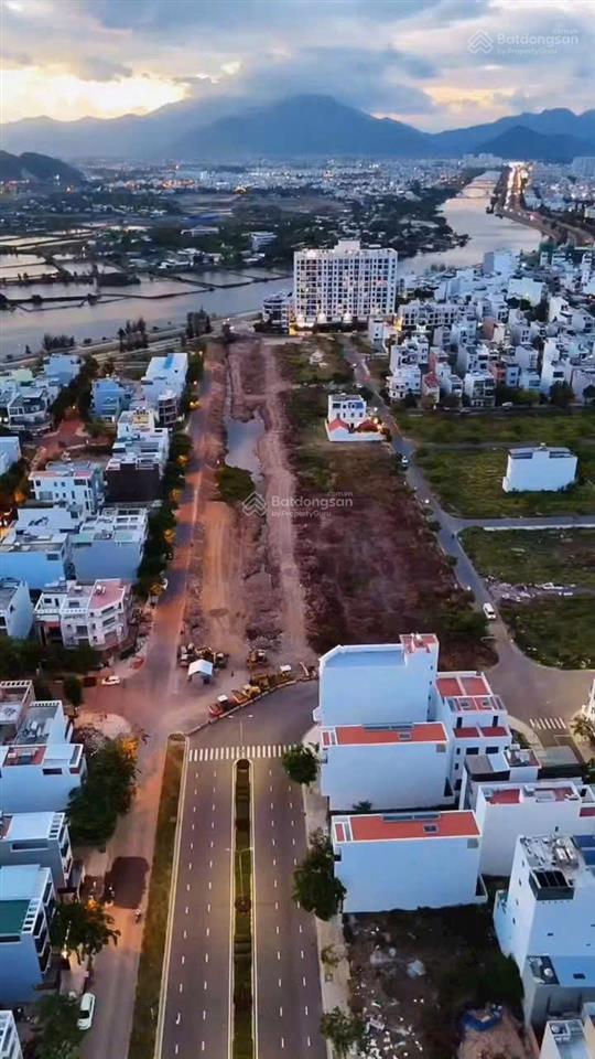 Bán đất đường a1 vcn phước long nam nha trang 100m2  đường 30m, xây 5 tầng, giá chỉ 8,8 tỷ