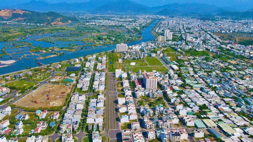 Bán đất đường a1 vcn phước long nam nha trang 100m2  đường 30m, xây 5 tầng, giá chỉ 8,8 tỷ