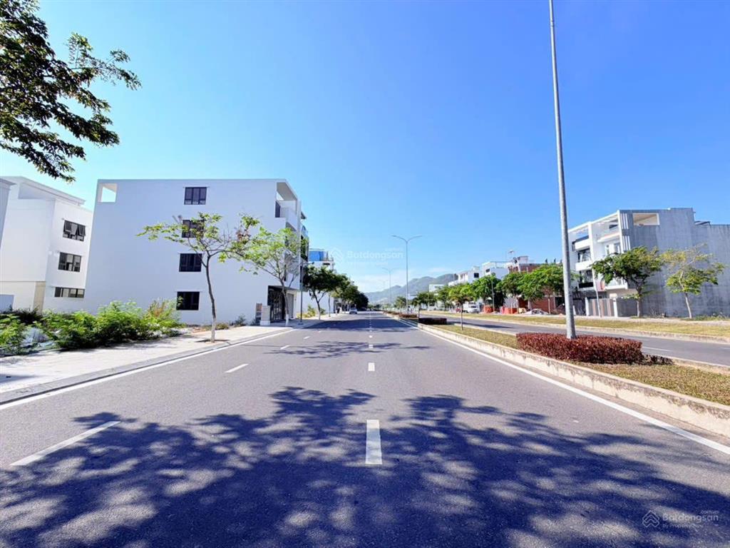 Bán đất đường a1 vcn phước long nam nha trang 100m2  đường 30m, xây 5 tầng, giá chỉ 8,8 tỷ