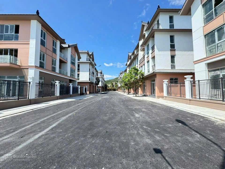 Bán liền kề vinhomes pearl bay giá chỉ 10,3 tỷ  gần biển 150m, cạnh công viên, sổ lâu dài