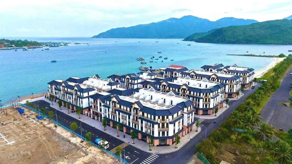 Bán liền kề vinhomes pearl bay giá chỉ 10,3 tỷ  gần biển 150m, cạnh công viên, sổ lâu dài