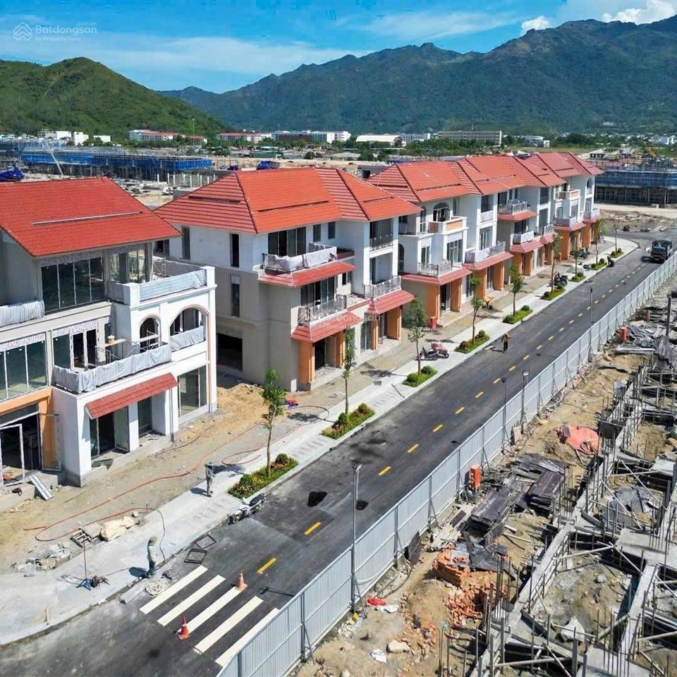 Biệt thự song lập trục đường d16  một trong những quỹ căn đẹp của elite island