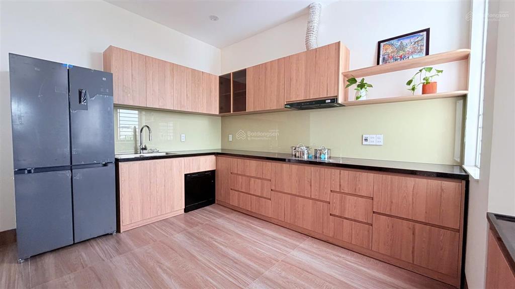 Cho thuê shophouse mỹ gia gói 2 đối diện sân banh hướng đông nam