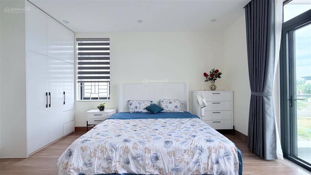Cho thuê shophouse mỹ gia gói 2 đối diện sân banh hướng đông nam
