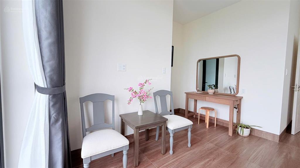 Cho thuê shophouse mỹ gia gói 2 đối diện sân banh hướng đông nam