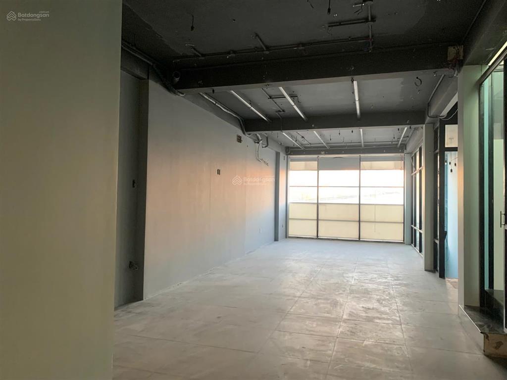 Kẹt tiền bán lỗ nhà 4lau mt phạm hùng,q8,5.5x17m,thuê 40tr/tháng,17ty