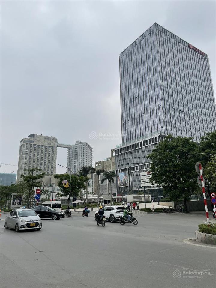 Bán nhà mp lạc long quân, phường tây hồ. gần lotte. cv nước hồ tây. 237m2 chỉ 85 tỷ