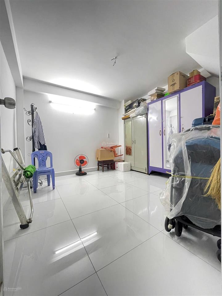 291/14 đường đồng đen, tân bình. diện tích 4 dài 10 xây 3 tầng, giá 6 tỷ. miễn trung gian.