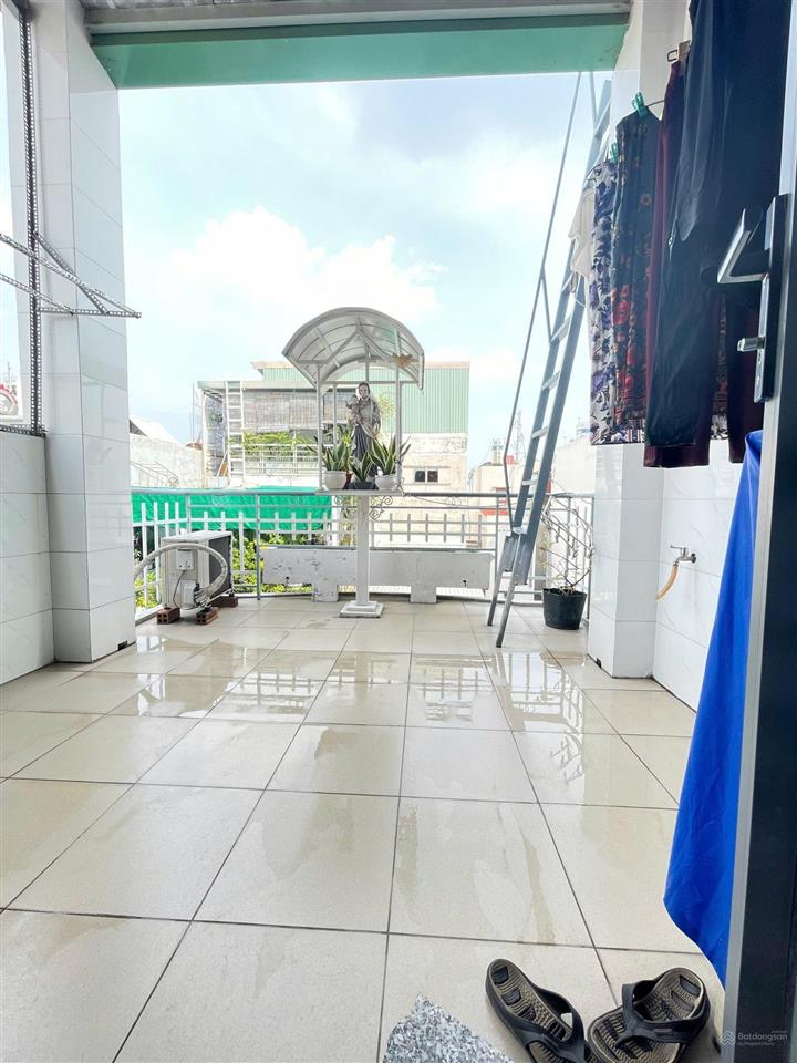 291/14 đường đồng đen, tân bình. diện tích 4 dài 10 xây 3 tầng, giá 6 tỷ. miễn trung gian.