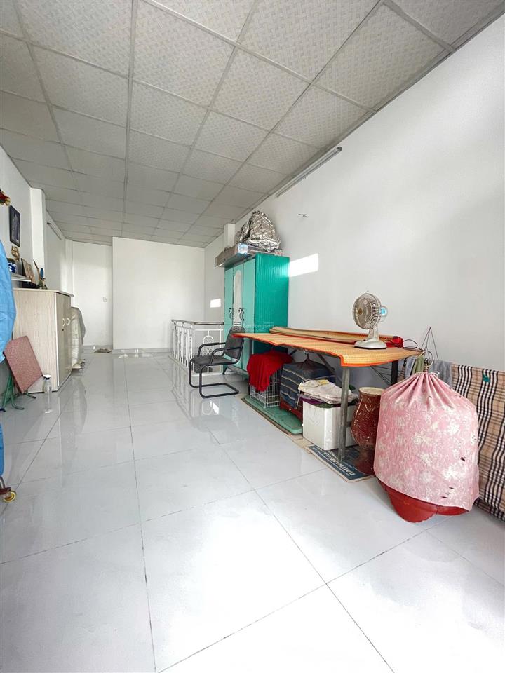 291/14 đường đồng đen, tân bình. diện tích 4 dài 10 xây 3 tầng, giá 6 tỷ. miễn trung gian.