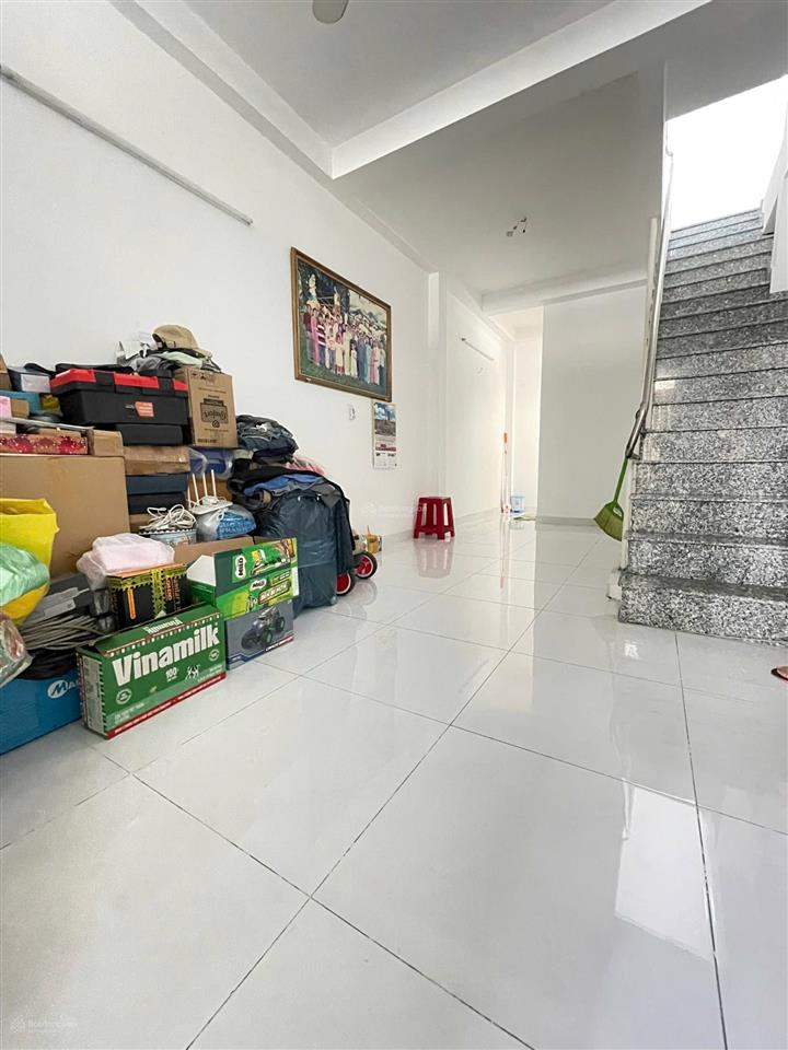 291/14 đường đồng đen, tân bình. diện tích 4 dài 10 xây 3 tầng, giá 6 tỷ. miễn trung gian.