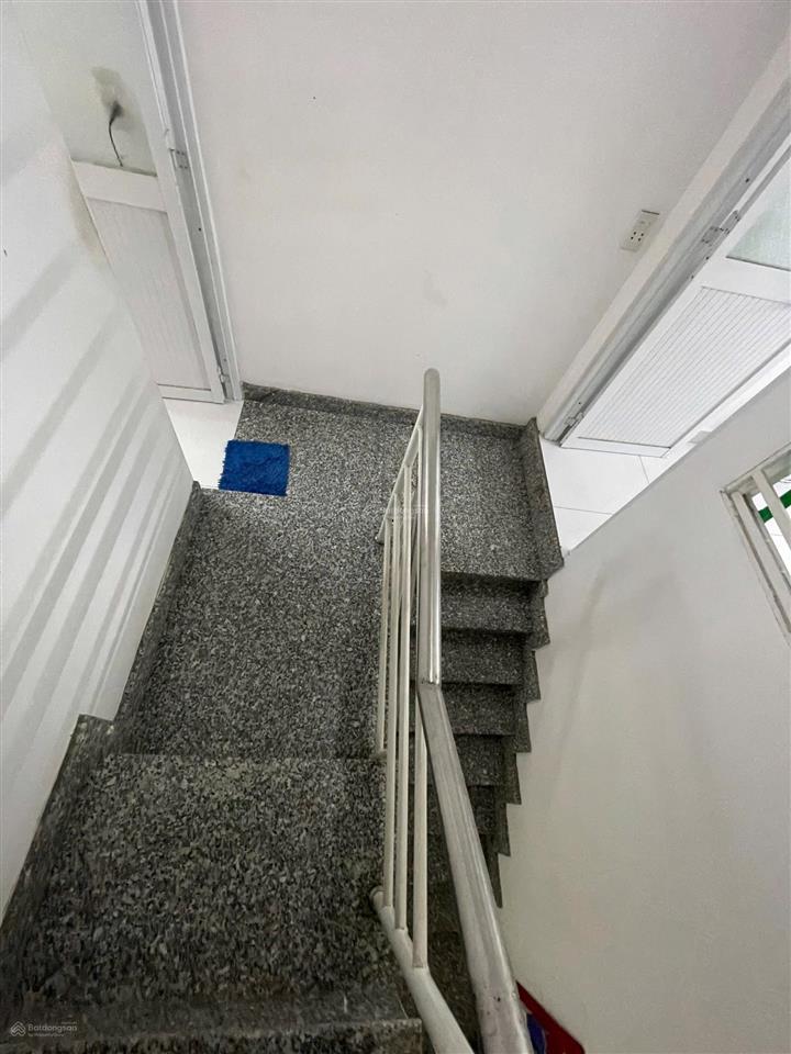 291/14 đường đồng đen, tân bình. diện tích 4 dài 10 xây 3 tầng, giá 6 tỷ. miễn trung gian.