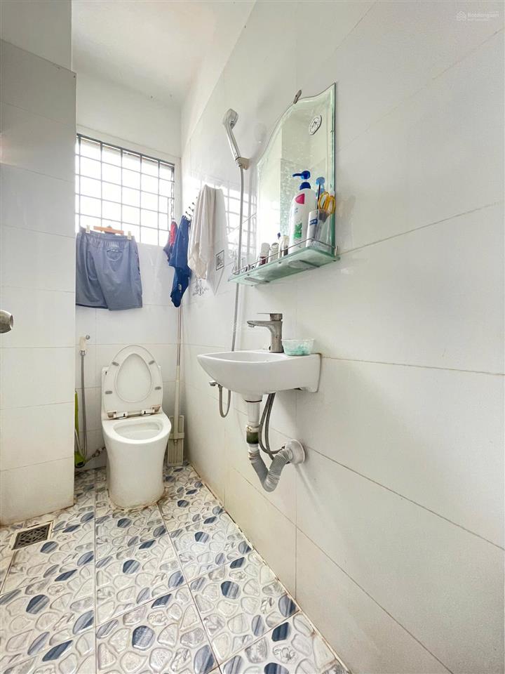 291/14 đường đồng đen, tân bình. diện tích 4 dài 10 xây 3 tầng, giá 6 tỷ. miễn trung gian.
