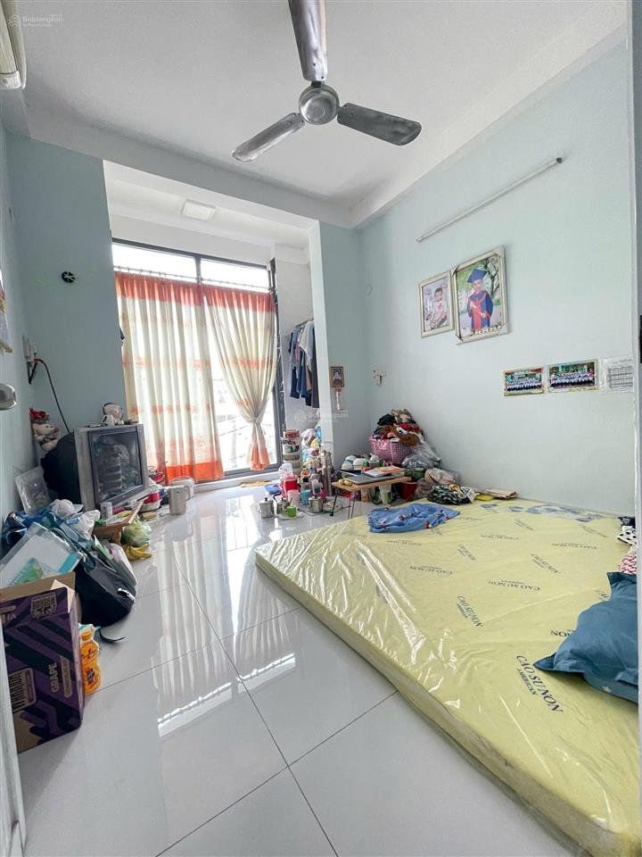 291/14 đường đồng đen, tân bình. diện tích 4 dài 10 xây 3 tầng, giá 6 tỷ. miễn trung gian.