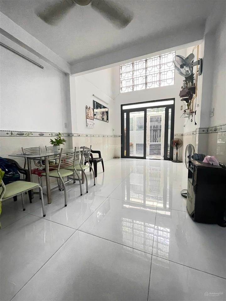 291/14 đường đồng đen, tân bình. diện tích 4 dài 10 xây 3 tầng, giá 6 tỷ. miễn trung gian.