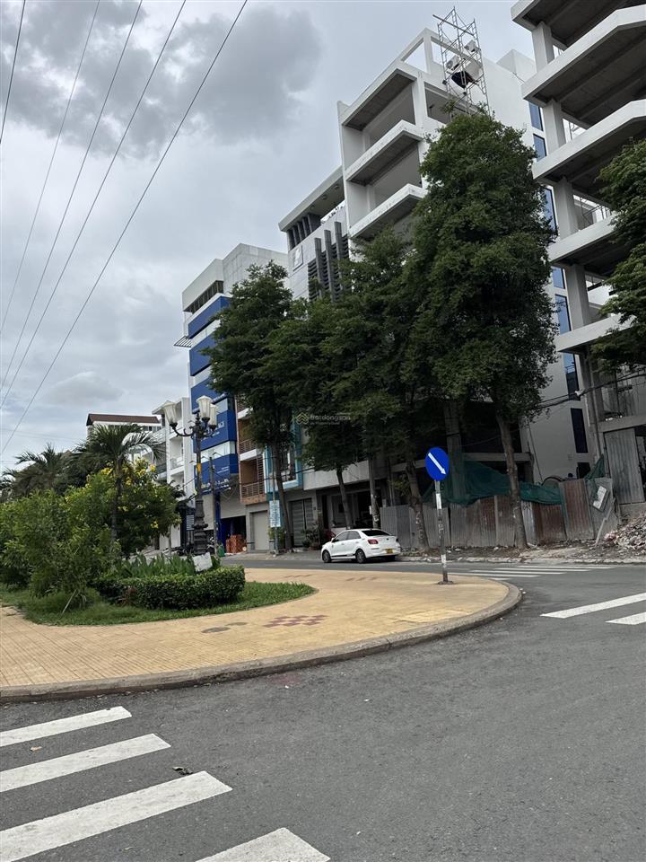 Bán nhà hẻm 15, hoàng hoa thám, 7,9 tỷ, ngang 6 dài 11, 66m2 xây 4 tầng