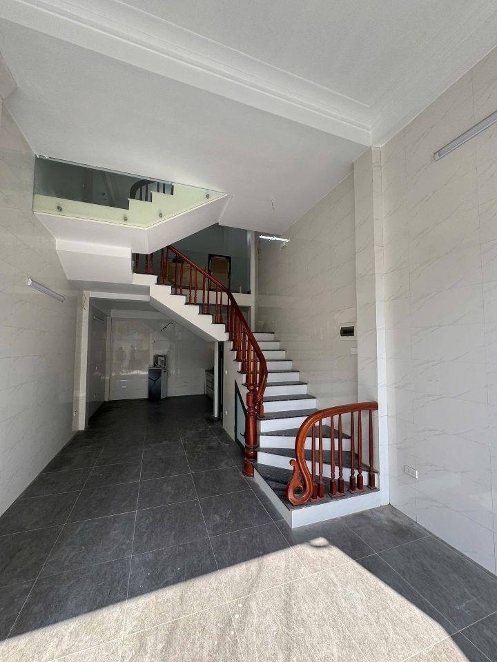 🔥 BÁN NHÀ DI TRẠCH – HOÀI ĐỨC. 40m² x 5TẦNG – ĐƯỜNG THÔNG 6M – ÔTÔ TRÁNH – KINH DOANH TỐT