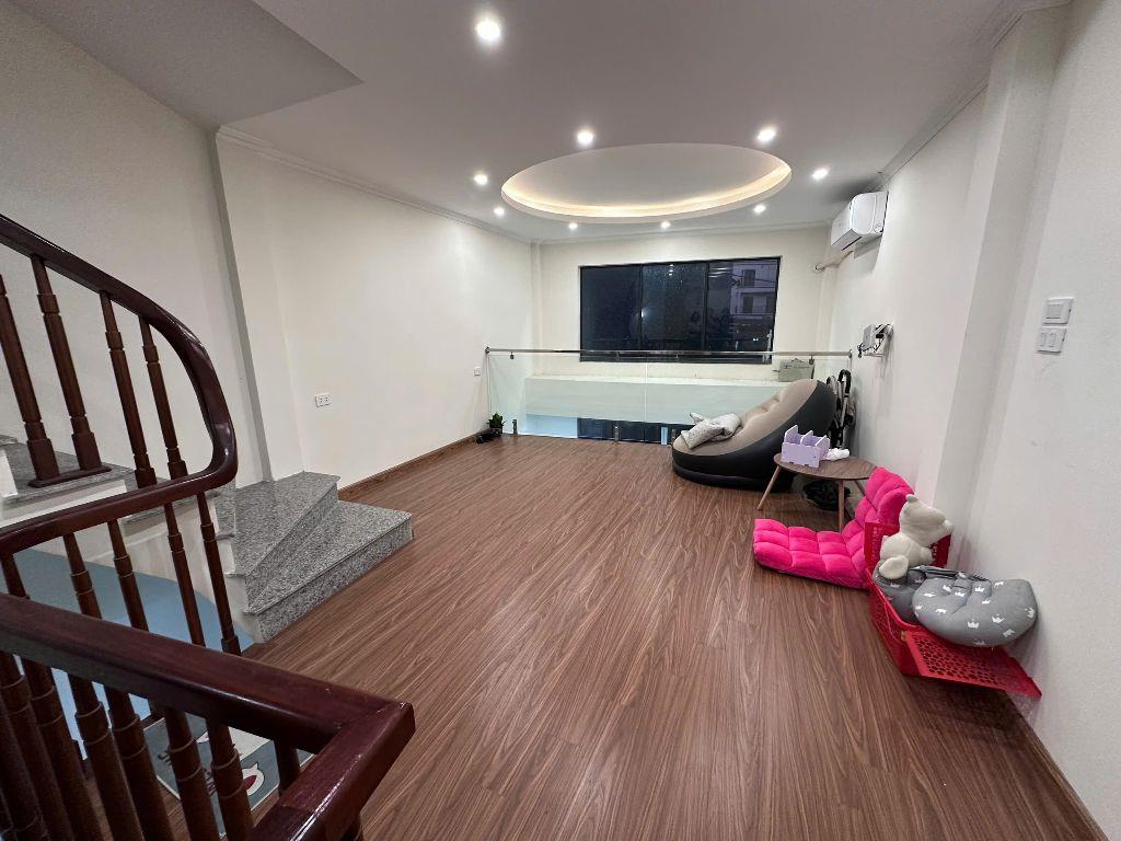 BÁN NHÀ YÊN VĨNH – KIM CHUNG – HOÀI ĐỨC. 30m² x 4Tầng – Tặg nội thất – 50m ra ôtô – Giá ĐT