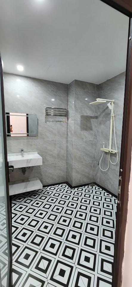 BÁN NHÀ YÊN VĨNH – KIM CHUNG | 54.8m² x 5TẦNG | THANG MÁY | ĐƯỜNG KINH DOANH | ÔTÔ TRÁNH..