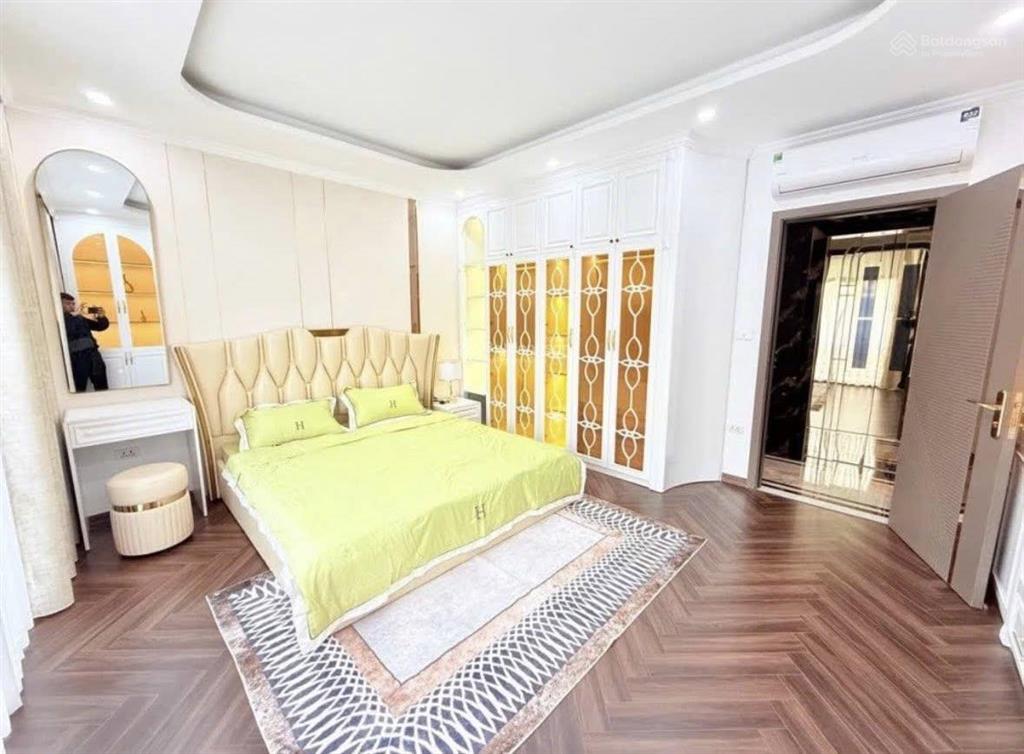 Gia đình tôi cần bán nhà võ chí công  tây hồ  35m2  5 tầng sẵn ở chỉ 7 tỷ đồng