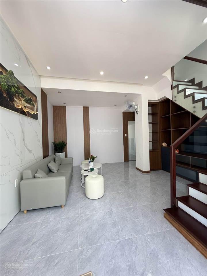 Bán nhà lạc long quân phường nghĩa đô  44m2  5 tầng chỉ hơn 7 tỷ.