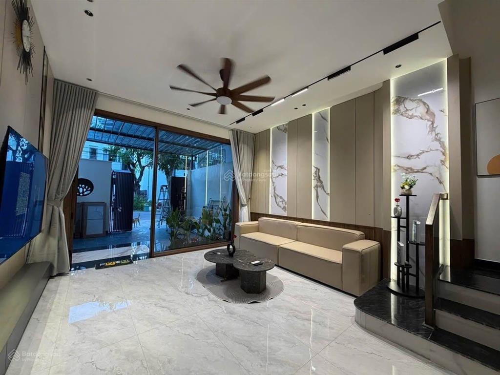 Bán nhà lạc long quân phường nghĩa đô  44m2  5 tầng chỉ hơn 7 tỷ.