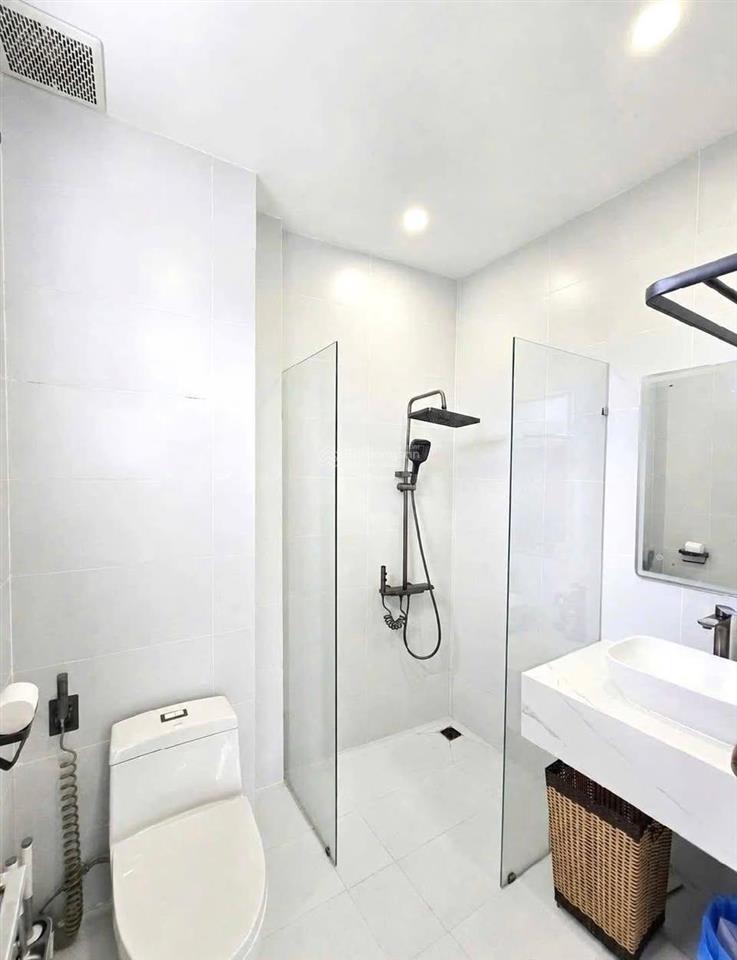 Bán nhà riêng tại lạc long quân, 6,5 tỷ, 33m2 đẹp xuất sắc.