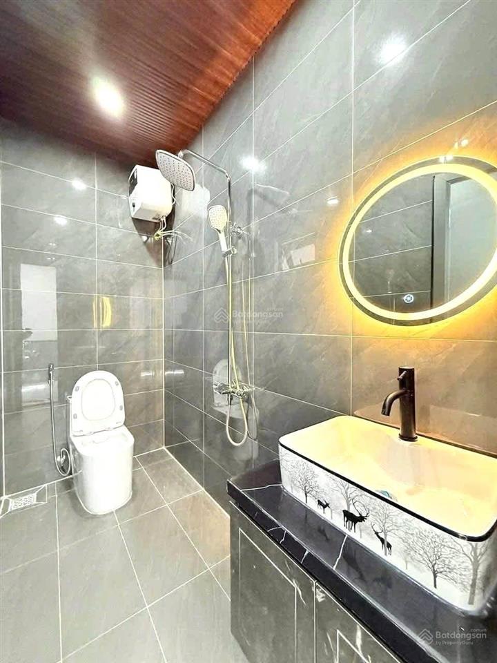 Bán nhà riêng tại lạc long quân, 6,5 tỷ, 33m2 đẹp xuất sắc.