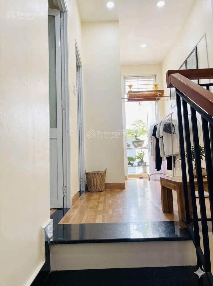 Bán gấp nhà riêng 5 tầng, 45m2, 10 tỷ ở âu cơ, tây hồ, hà nội.