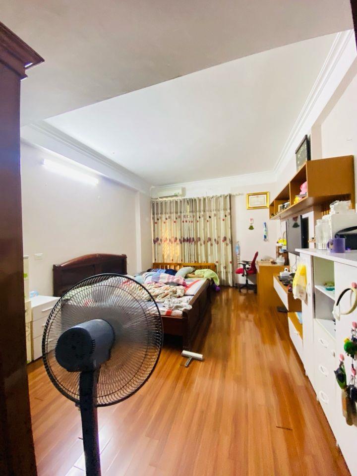 Bán nhà Việt Hưng, Long Biên, 5 tầng, 45m, MT 4m, ô tô 7chỗ vào nhà, siêu đẹp, đủ nội thất
