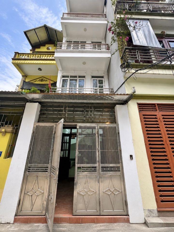 Bán nhà Đức Giang, Việt Hưng, Long Biên, 4 tầng, 55m2, khu phân lô quân đội, ô tô vào nhà