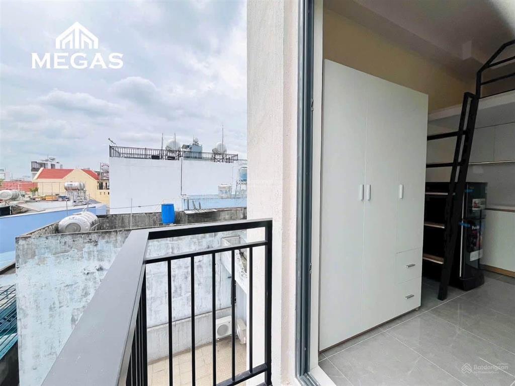 Cho thuê duplex ban công máy giặt ngay đại học ueh quận 10