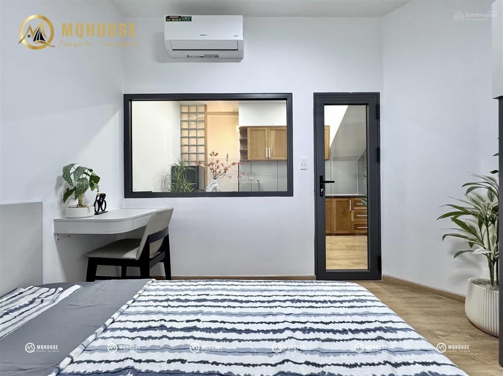 Cho thuê căn hộ ban công, tách bếp ngay etown cộng hoà, tân bình