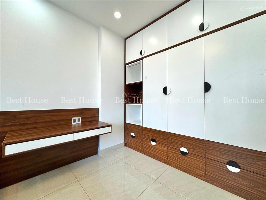 Cho thuê căn hộ ban công, tách bếp ngay etown cộng hoà, kcn tân bình  0703 992 ***