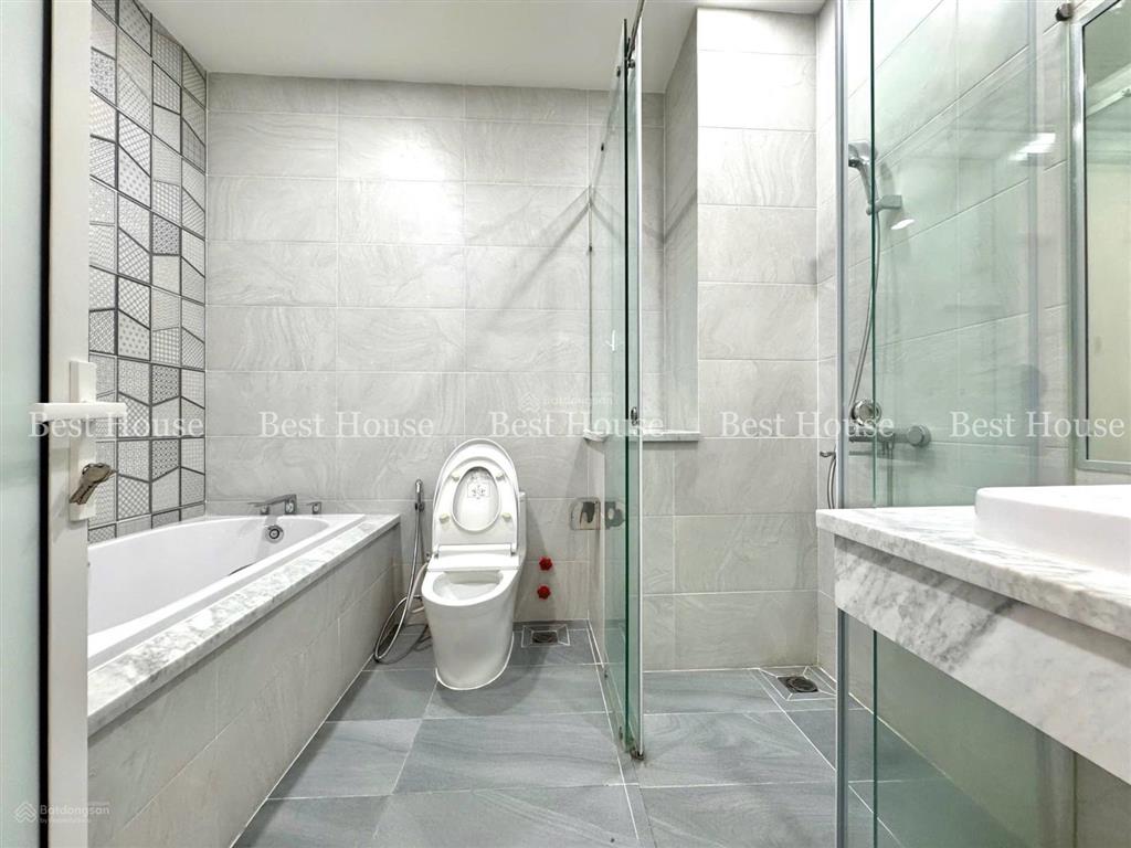 Cho thuê căn hộ ban công, tách bếp ngay etown cộng hoà, kcn tân bình  0703 992 ***