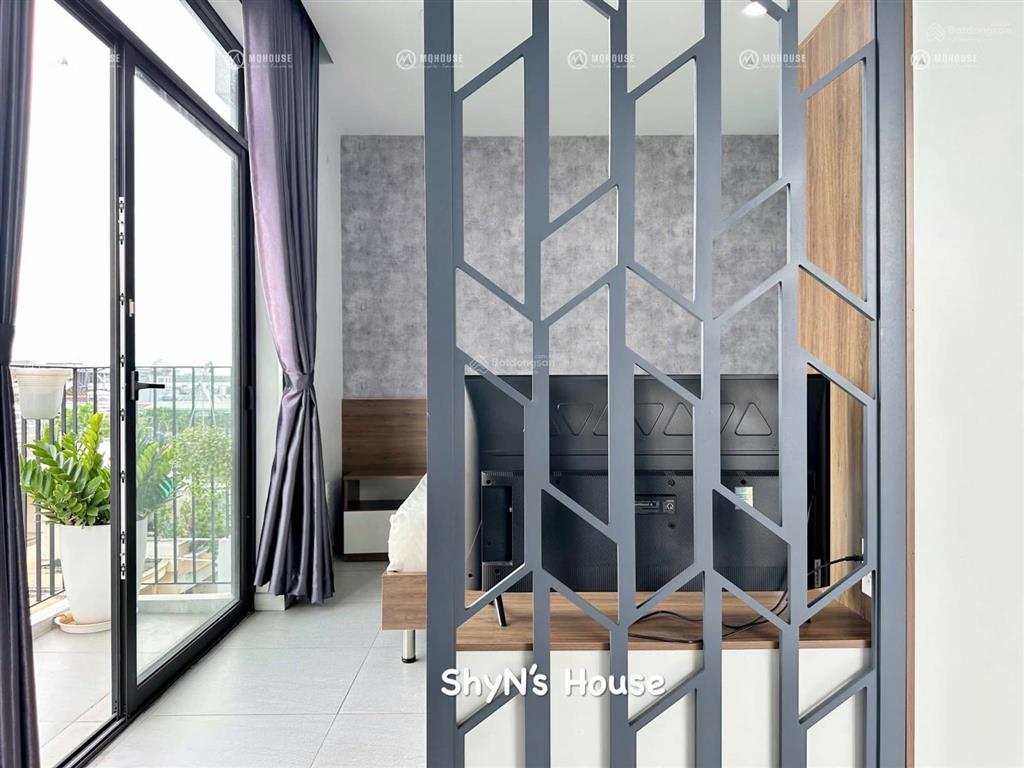 Cho thuê căn hộ full nội thất có ban công lớn ngay ngã tư bảy hiền, tân bình  0703 992 ***