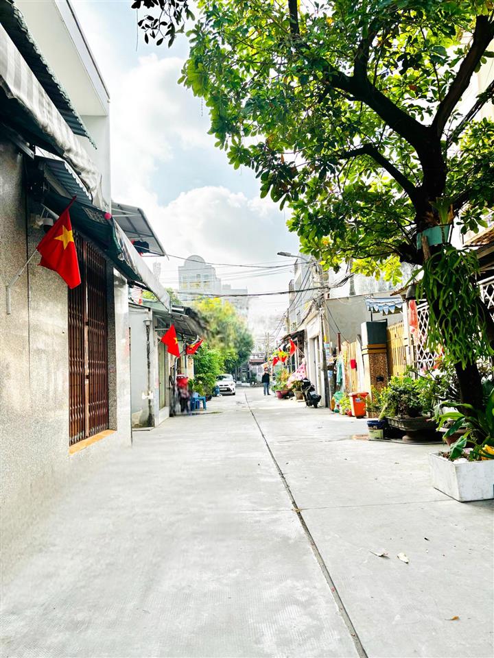 Nhà đẹp 3 tầng, hẻm 6m thông ngay kinh dương vương, bx miền tây, hẻm 6m, 60m2, đẹp ở ngay.