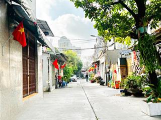 Nhà đẹp 3 tầng, hẻm 6m thông ngay kinh dương vương, bx miền tây, hẻm 6m, 60m2, đẹp ở ngay.