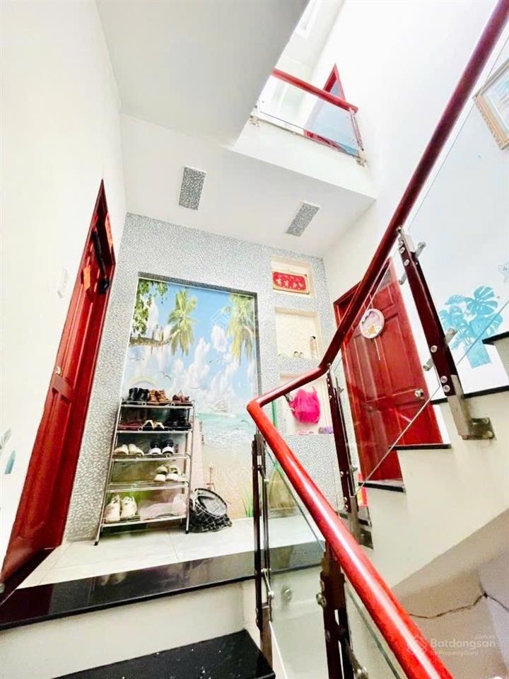 Giảm còn 6tỷ25, 3 tầng, hẻm 6m thông lê văn quới, bình trị đông, 4x18m, đẹp ở ngay