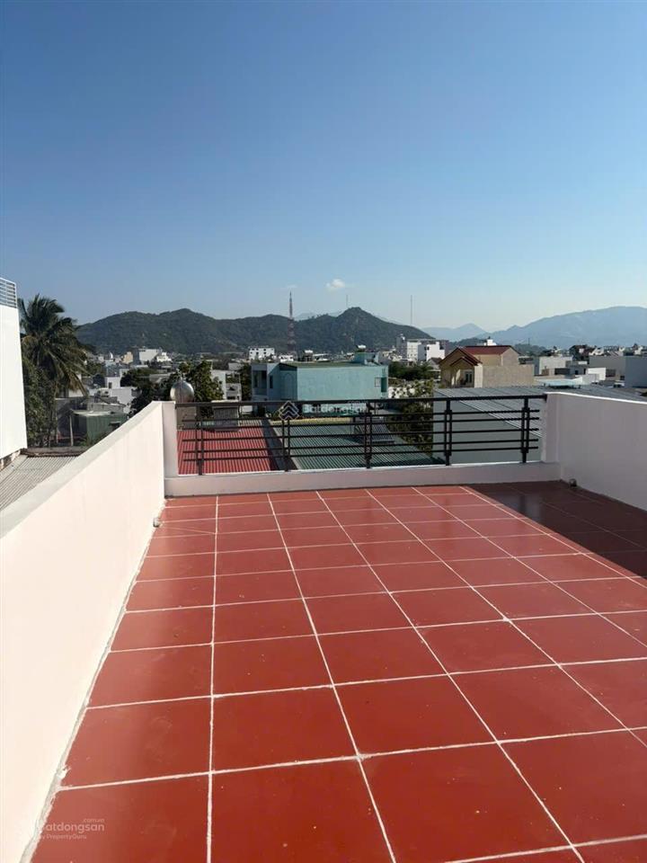 Bán nhà 3 tầng mới đẹp  vĩnh hoà  giá 4,2 tỷ