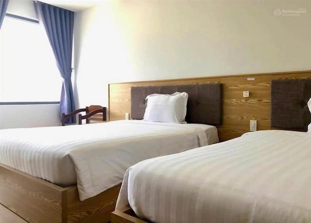 Chỉ 32 tỷ  bán khách sạn 2 mặt sát biển  đang kinh doanh full phòng  bắc nha trang