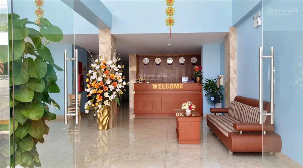 Chỉ 32 tỷ  bán khách sạn 2 mặt sát biển  đang kinh doanh full phòng  bắc nha trang