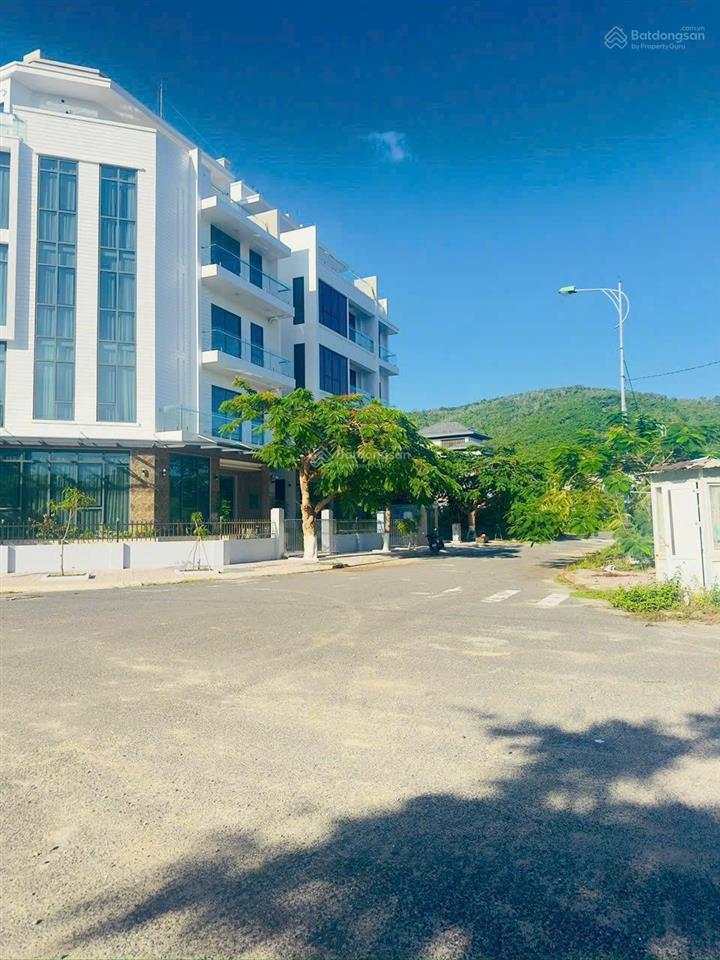Bán 2 lô đường xuân thuỷ(khu đô thị vĩnh hoà)  bắc nha trang giá 57tr/ /m2