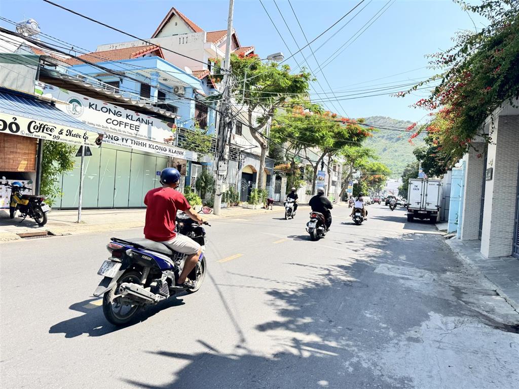 Bán nhà 2 mặt tiền trước sau (đường nhựa 16m) cách biển 100m  vĩnh hòa  bắc nha trang