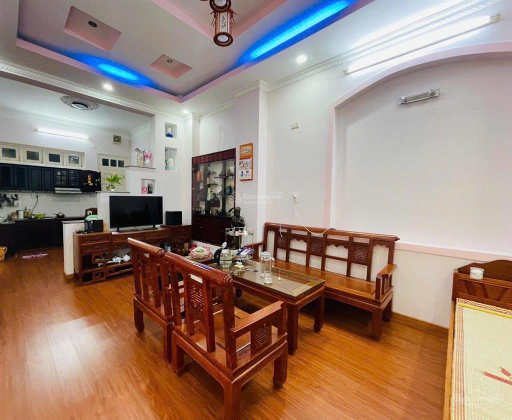 Bán nhà 3 tầng đường phó đức chính, vĩnh hòa, cách biển 300m, nha trang, khánh hòa